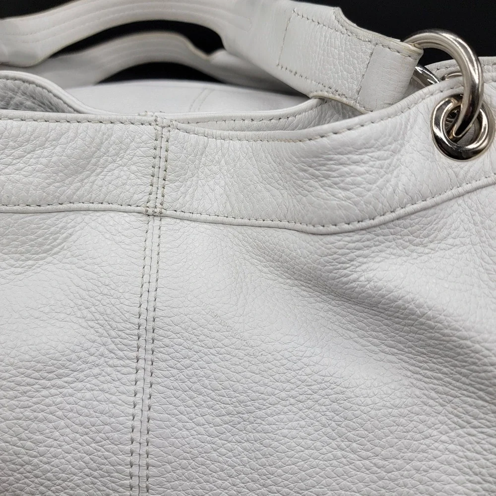 Donald J Pliner Large White Pebble Leather Slouch Hobo Shoulder Bag Lined